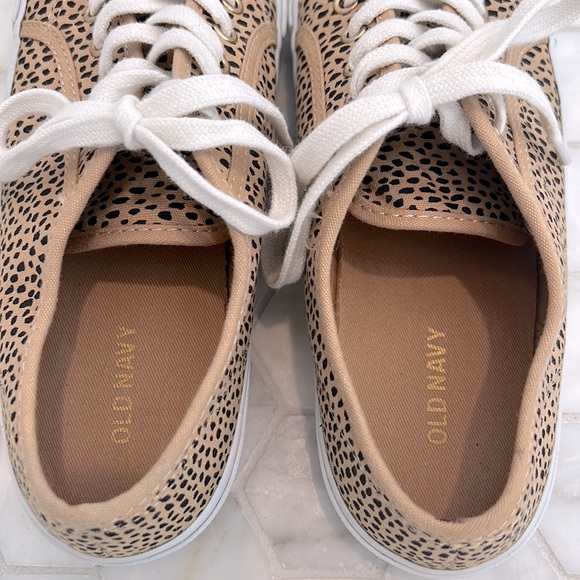 ❌CLEARANCE Old Navy Animal Print Low Top Lace Up Sneakers Shoes Women’s Size 7 - Picture 9 of 10